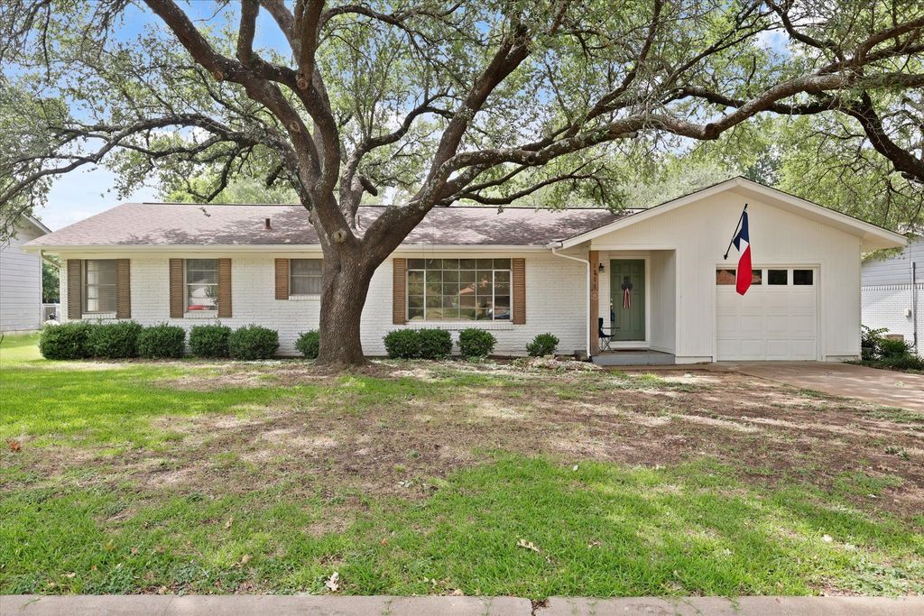 1211 Greenbriar Lane, Cleburne, TX 76033 — exterior
