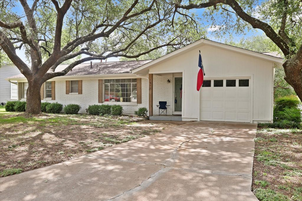1211 Greenbriar Lane, Cleburne, TX 76033 — photo 3