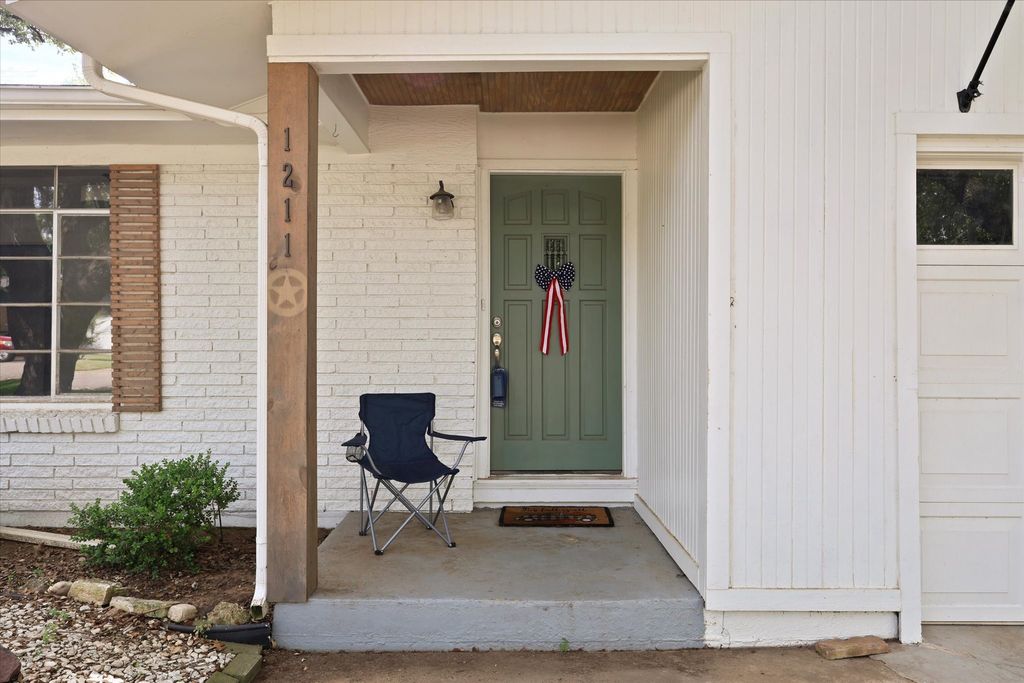1211 Greenbriar Lane, Cleburne, TX 76033 — photo 4