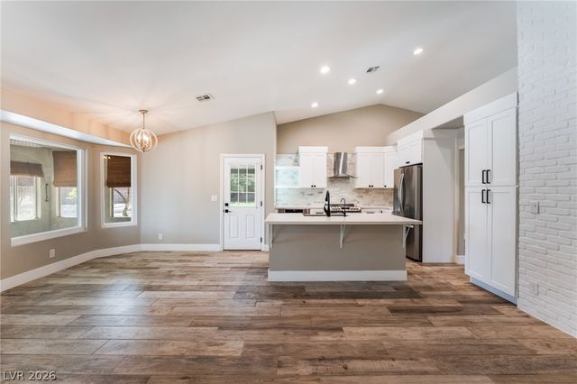 5325 North El Capitan Way, Las Vegas, NV 89149