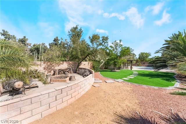 5325 North El Capitan Way, Las Vegas, NV 89149