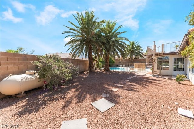 5325 North El Capitan Way, Las Vegas, NV 89149