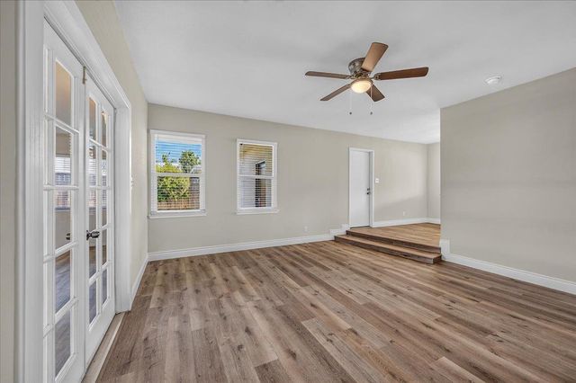 957 W Pico, Clovis, CA 93612