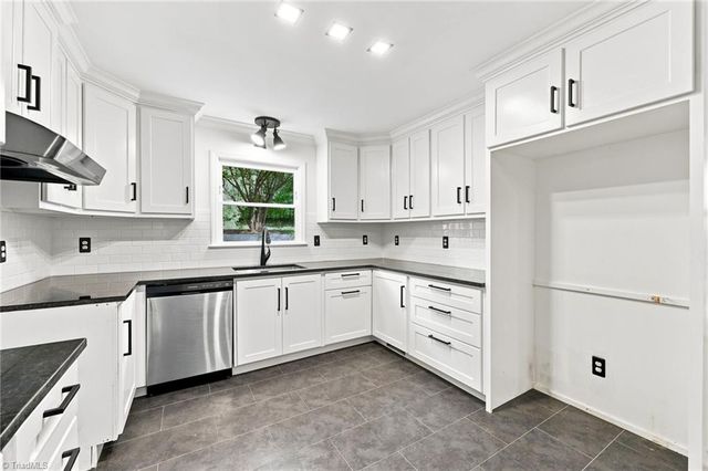 4790 Country Boy Lane, Clemmons, NC 27012