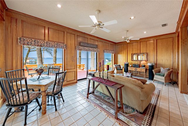 102 Brentwood Estates Drive, Trinidad, TX 75163