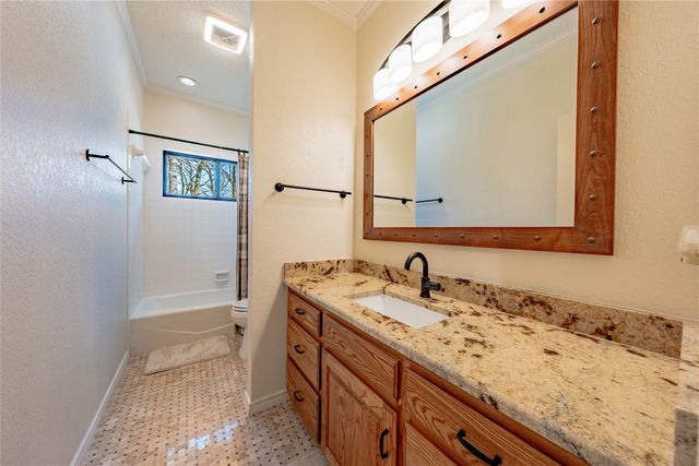 102 Brentwood Estates Drive, Trinidad, TX 75163