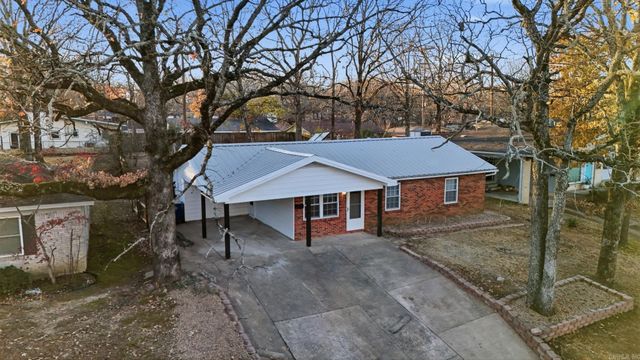 6315 Blackhawk Dr, North Little Rock, AR 72116