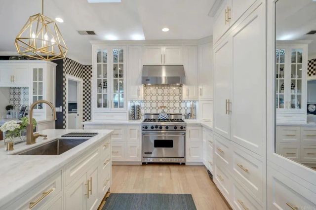 4620 Narragansett, San Diego, CA 92107