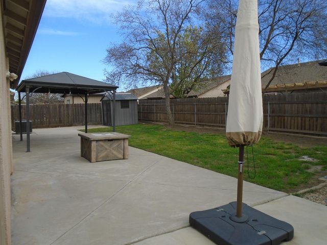 2141 W Hampton Drive, Hanford, CA 93230