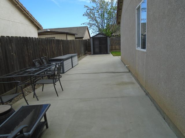 2141 W Hampton Drive, Hanford, CA 93230