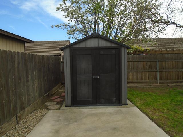 2141 W Hampton Drive, Hanford, CA 93230