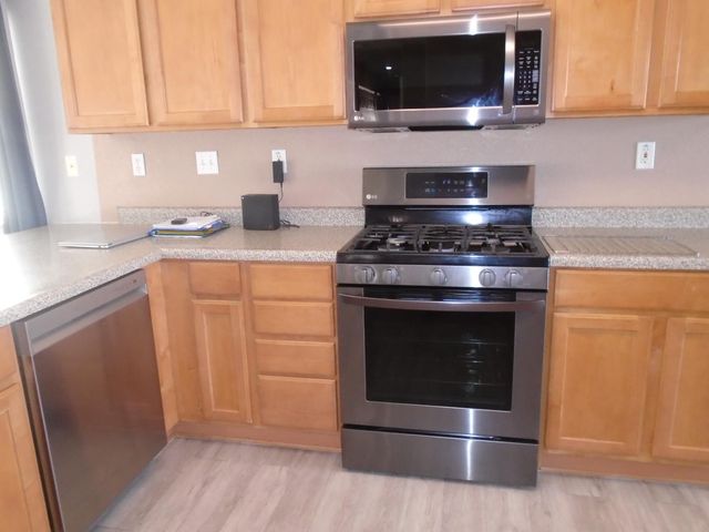 2141 W Hampton Drive, Hanford, CA 93230