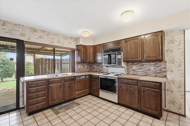 2929 Silverdale Lane, Garland, TX 75044