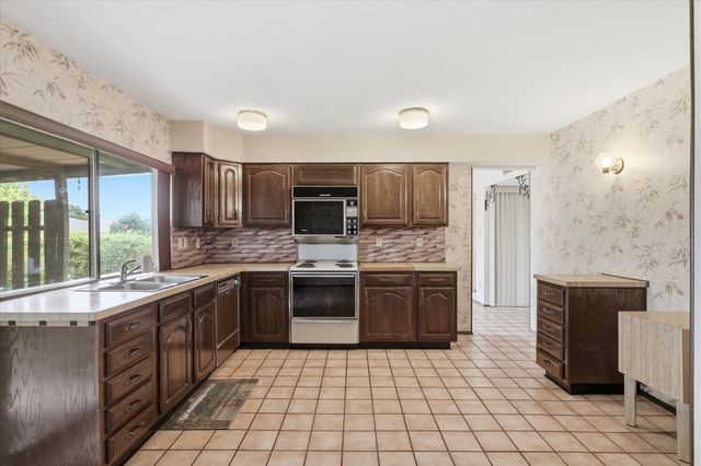 2929 Silverdale Lane, Garland, TX 75044