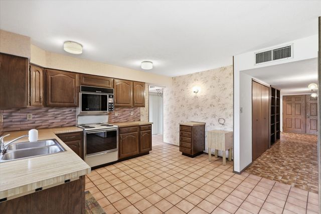 2929 Silverdale Lane, Garland, TX 75044