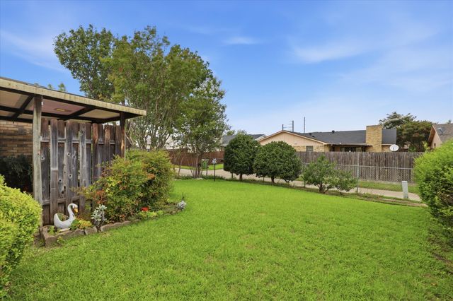 2929 Silverdale Lane, Garland, TX 75044