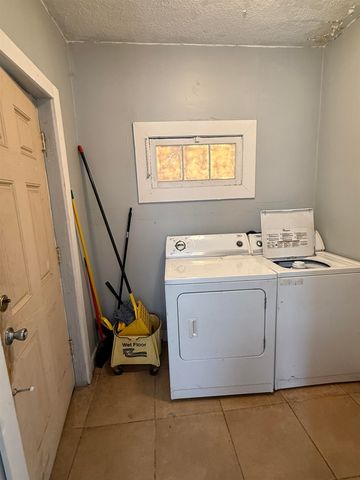 1284 S WILLETT ST, Memphis, TN 38106