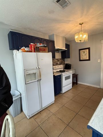 1284 S WILLETT ST, Memphis, TN 38106