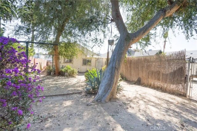5049 Meridian, Los Angeles, CA 90042