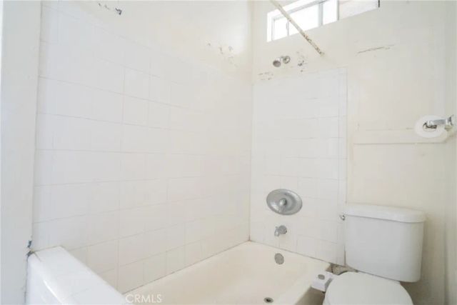 5049 Meridian, Los Angeles, CA 90042