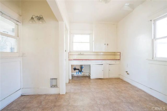 5049 Meridian, Los Angeles, CA 90042