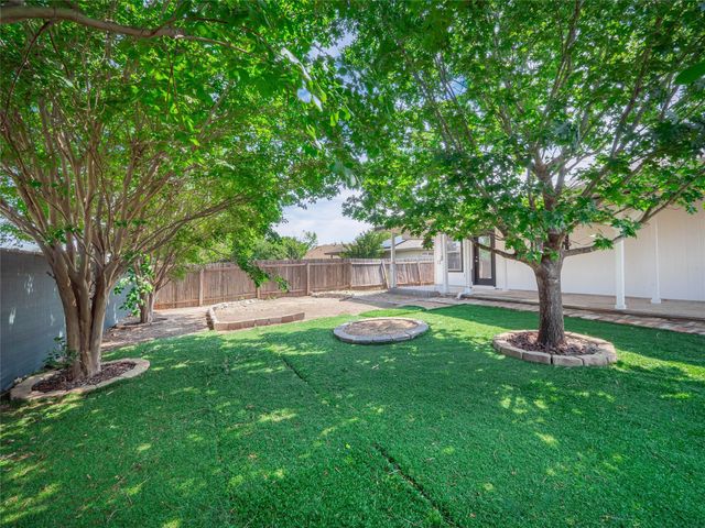 604 Creston ST, Hutto, TX 78634