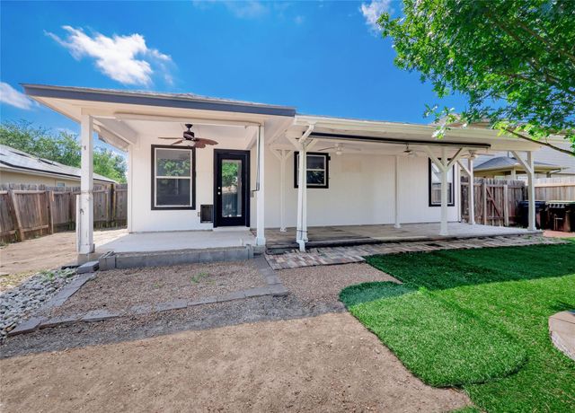 604 Creston ST, Hutto, TX 78634