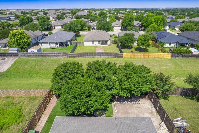 604 Creston ST, Hutto, TX 78634
