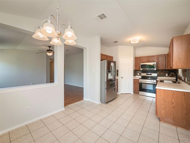 604 Creston ST, Hutto, TX 78634