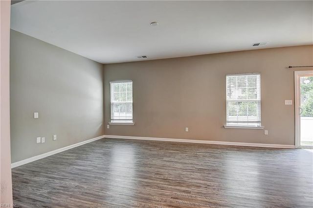 369 Manning Ln, Hampton, VA 23666