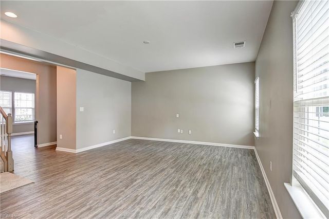 369 Manning Ln, Hampton, VA 23666
