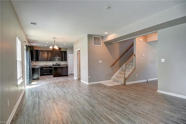 369 Manning Ln, Hampton, VA 23666