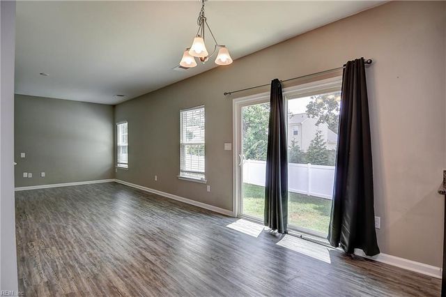 369 Manning Ln, Hampton, VA 23666