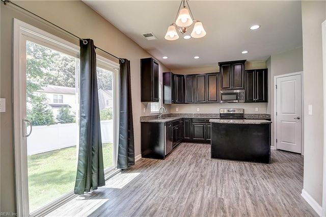 369 Manning Ln, Hampton, VA 23666