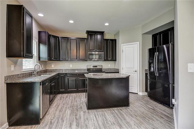 369 Manning Ln, Hampton, VA 23666
