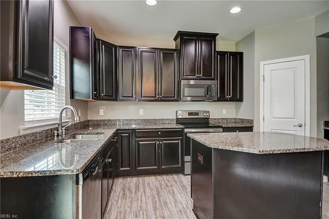 369 Manning Ln, Hampton, VA 23666