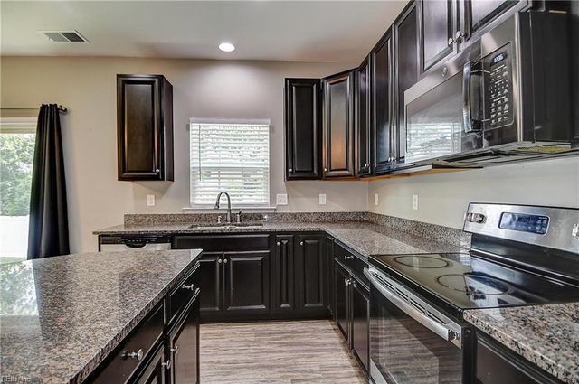 369 Manning Ln, Hampton, VA 23666