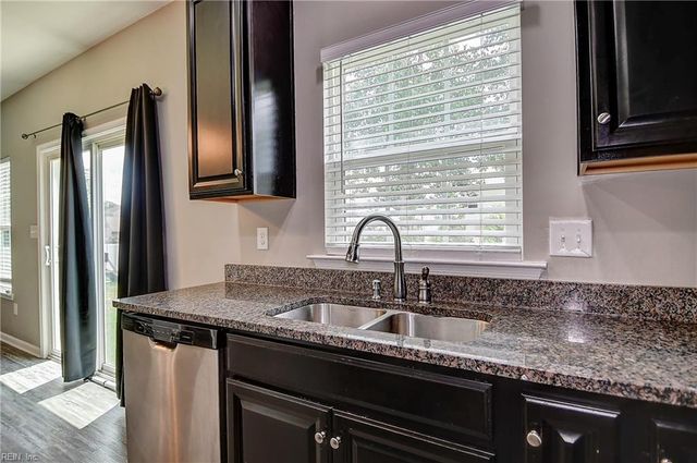 369 Manning Ln, Hampton, VA 23666
