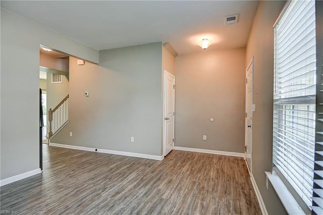 369 Manning Ln, Hampton, VA 23666