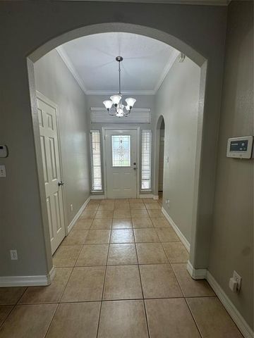 211 San Jacinto Street, La Porte, TX 77571