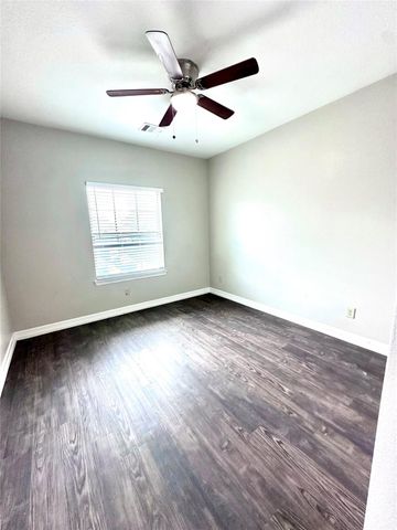 36 Woodland Hills Drive B, Conroe, TX 77303