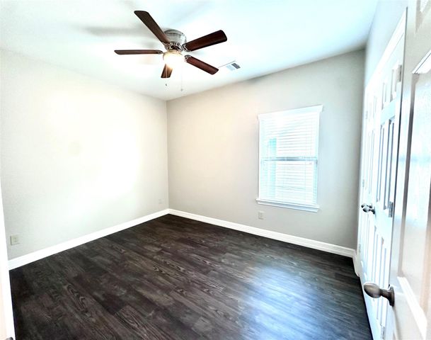 36 Woodland Hills Drive B, Conroe, TX 77303
