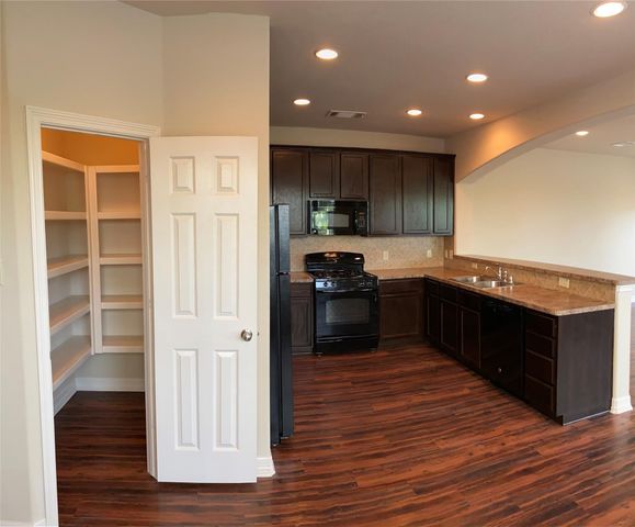 36 Woodland Hills Drive B, Conroe, TX 77303