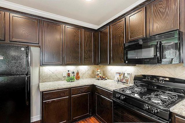 36 Woodland Hills Drive B, Conroe, TX 77303