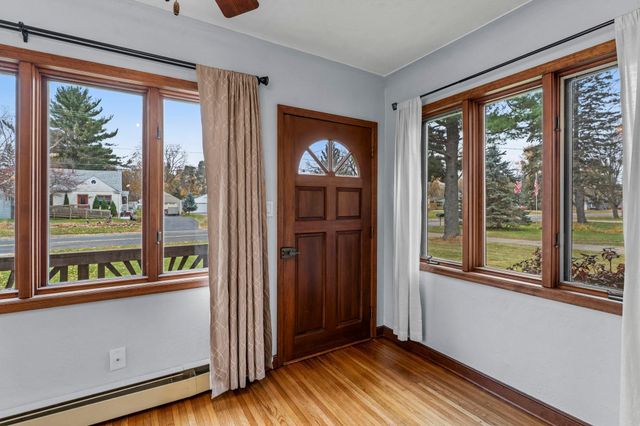 2695 Harvester Avenue E, Maplewood, MN 55119