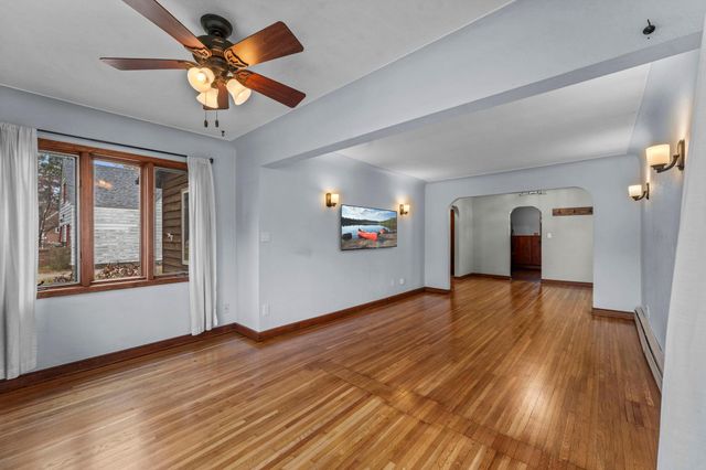 2695 Harvester Avenue E, Maplewood, MN 55119