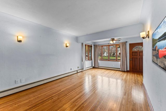 2695 Harvester Avenue E, Maplewood, MN 55119