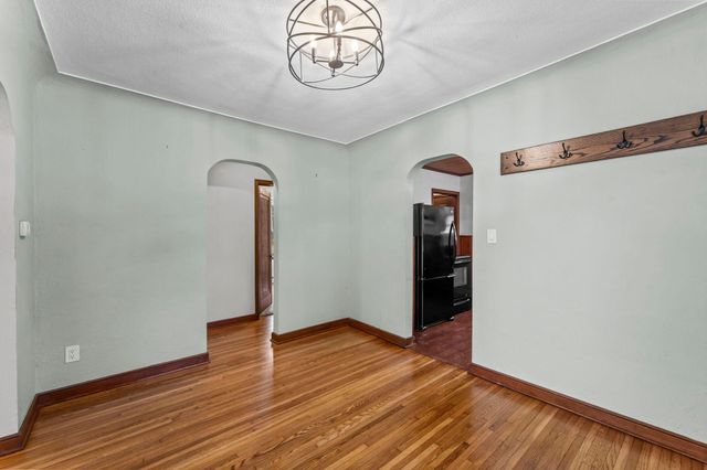 2695 Harvester Avenue E, Maplewood, MN 55119