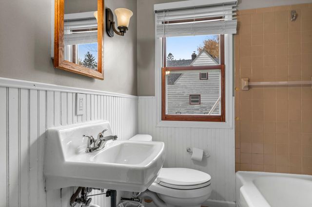 2695 Harvester Avenue E, Maplewood, MN 55119