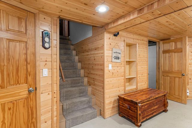 2695 Harvester Avenue E, Maplewood, MN 55119